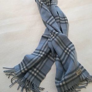 AUTHENTIC barely worn Burberry wool scarf 🧣🙌